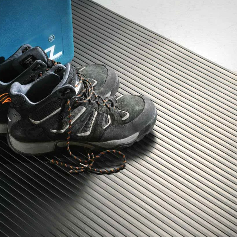 Bred ribbet gummimatte